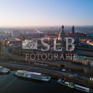 Dresden – Königsufer mit Silhouette der Altstadt - SEB Fotografie