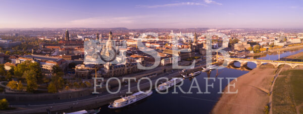 Dresden – Panorama vom Königsufer mit Silhouette der Altstadt - SEB Fotografie